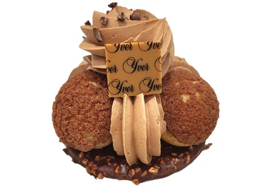 100% Choc 20% de croustillant praliné, 15% de crémeux chocolat, 30% de choux au chocolat, 35% de ganache montée lactée Ghana.